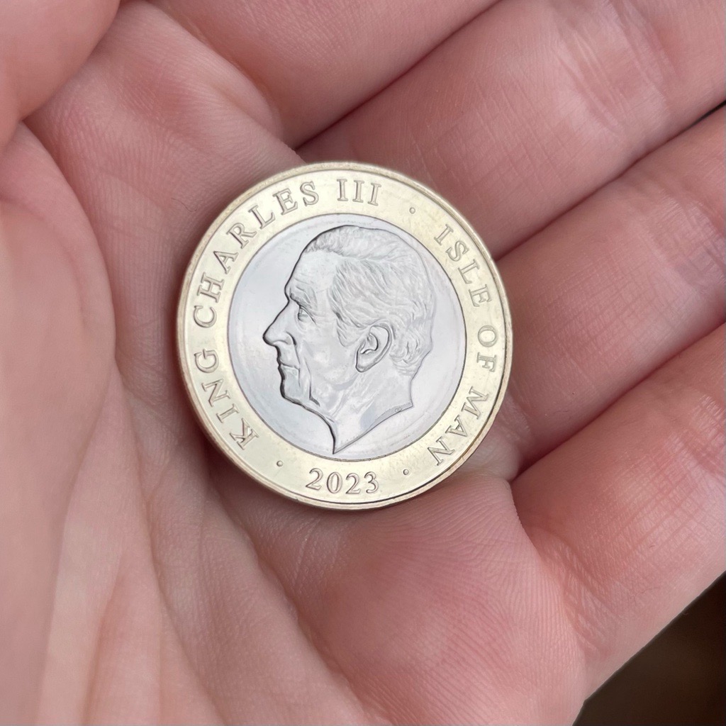2023 Isle of Man TT £2 coin obverse